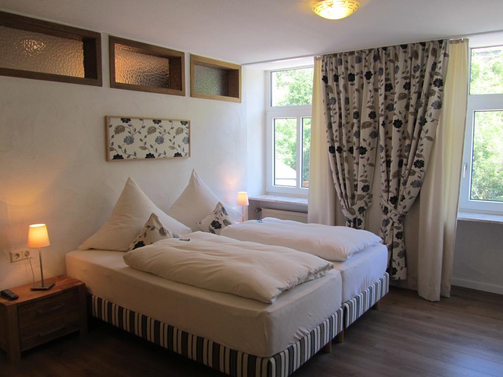 Moselland Hotel Im Enderttal Zum Onkel Willi Cochem Rum bild