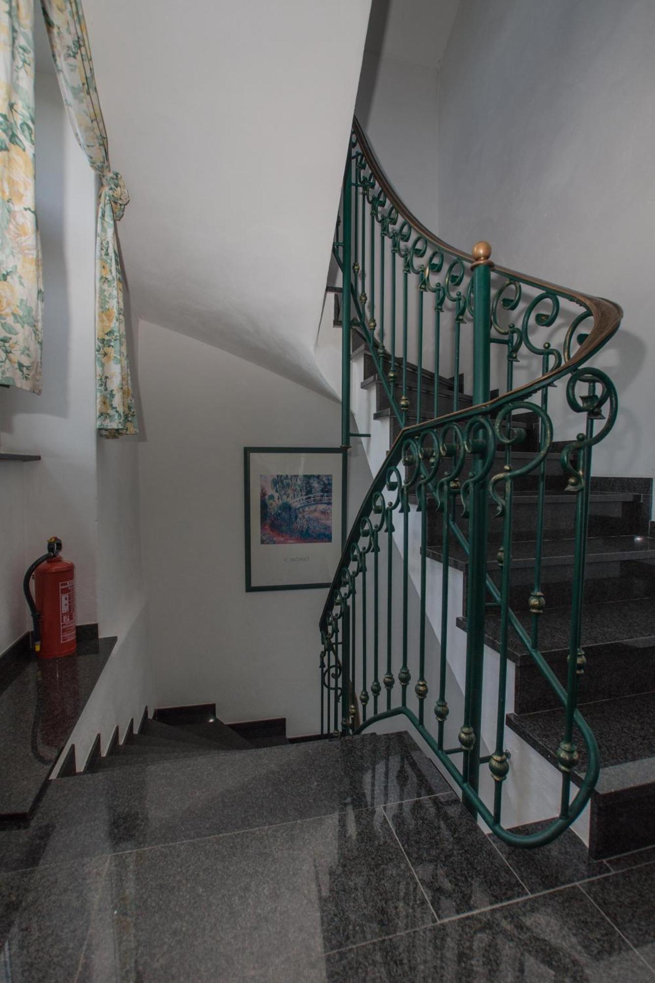 Moselland Hotel Im Enderttal Zum Onkel Willi Cochem Exteriör bild